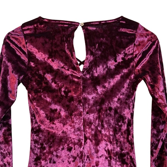 Hollister Dress Size XS Velvet Crushed Bell Sleeve V Neck‎ Burgundy Juniors - Picture 7 of 7